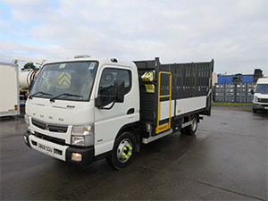 REF 32 - 2019 Mitsubishi 7.5 ton Beavertail truck for sale